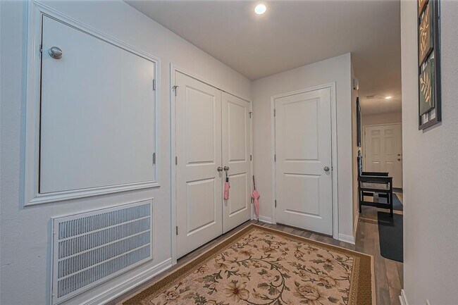 Building Photo - 15708 Del Norte Dr