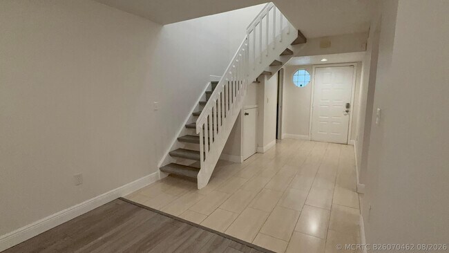 Building Photo - 612 N University Dr