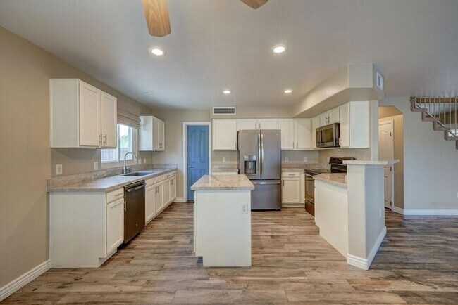 Primary Photo - COMING SOON! Gorgeous Gilbert Home with Go...