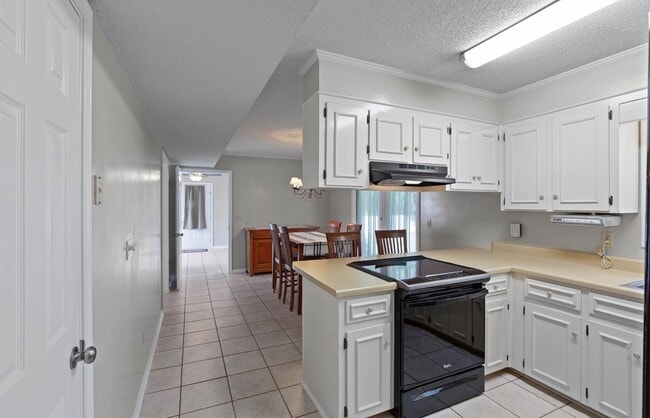 Building Photo - 624 Wimbledon Dr