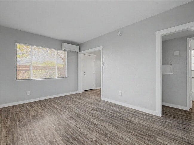 Building Photo - 2122 N Forgeus Ave