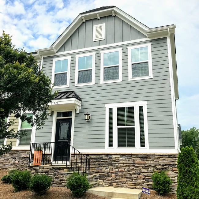 Large end unit - 11275 Bryton Pkwy