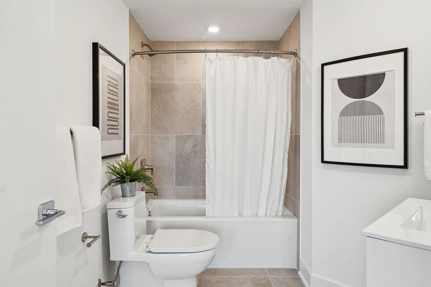 Building Photo - 2000 Dreer St