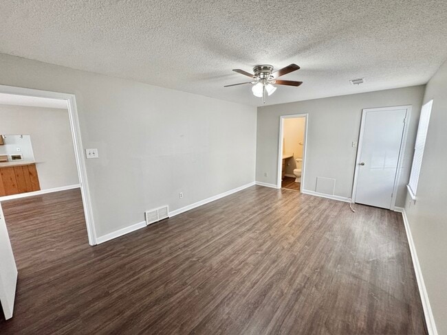 Building Photo - 6506 Wimble Rd