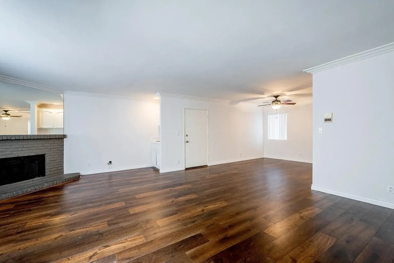 Building Photo - 17155 Chatsworth St