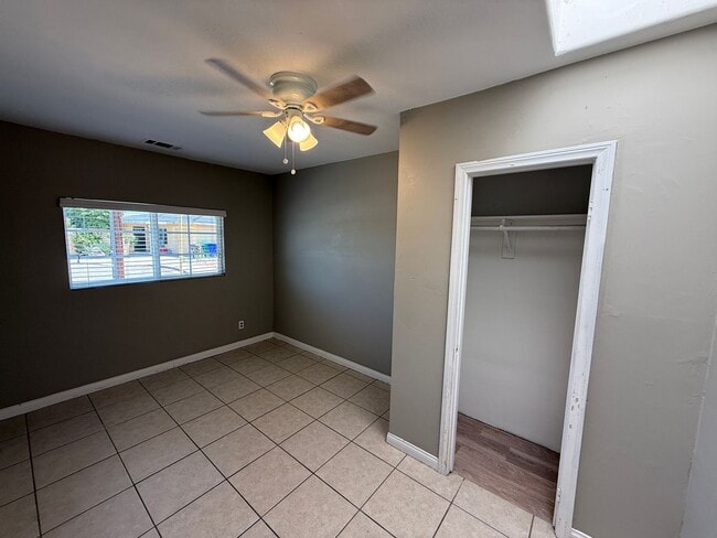 Building Photo - Huge 7 bed 3 bath house on Adobe (Lease ou...