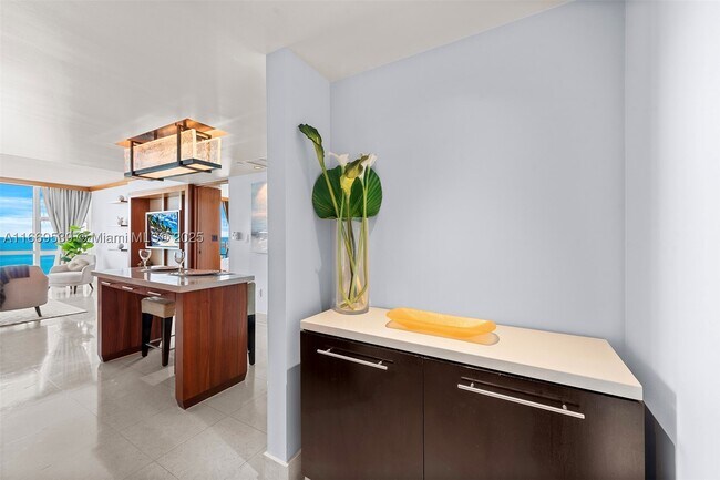 Building Photo - 6801 Collins Ave
