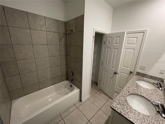 Building Photo - 689 Crown Rose Dr