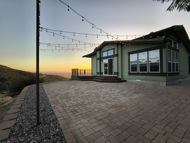 Building Photo - 2828 La Cresta Rd