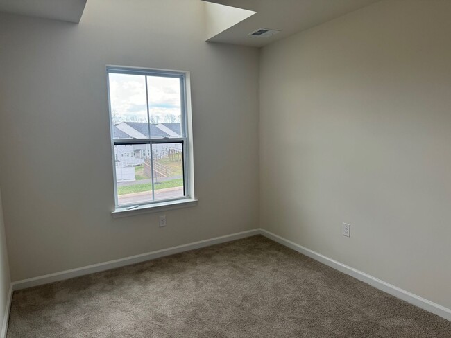 Building Photo - New Harleysville 3 Bedroom End unit Townho...