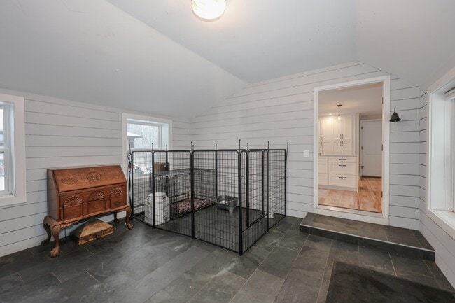 Building Photo - 395 Critchett Rd