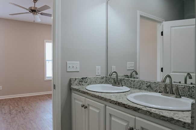 Building Photo - Family Home in Shelbi Place Available Aug ...