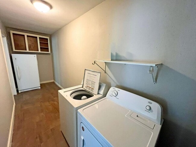 Building Photo - 701 Gardenia Ln