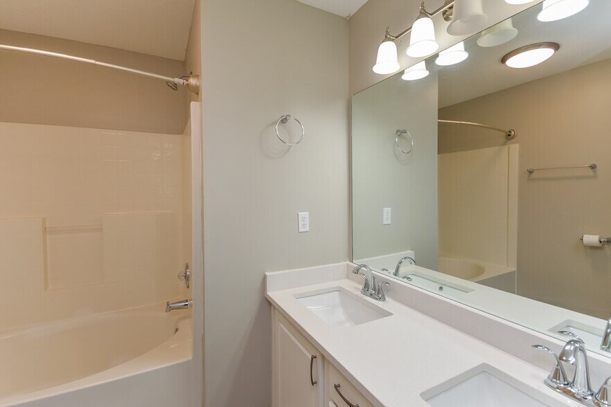 Building Photo - 225 Crestfield Cir