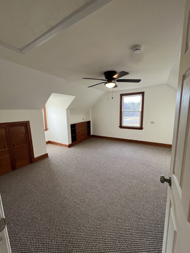 Building Photo - 215 Richmond Ave