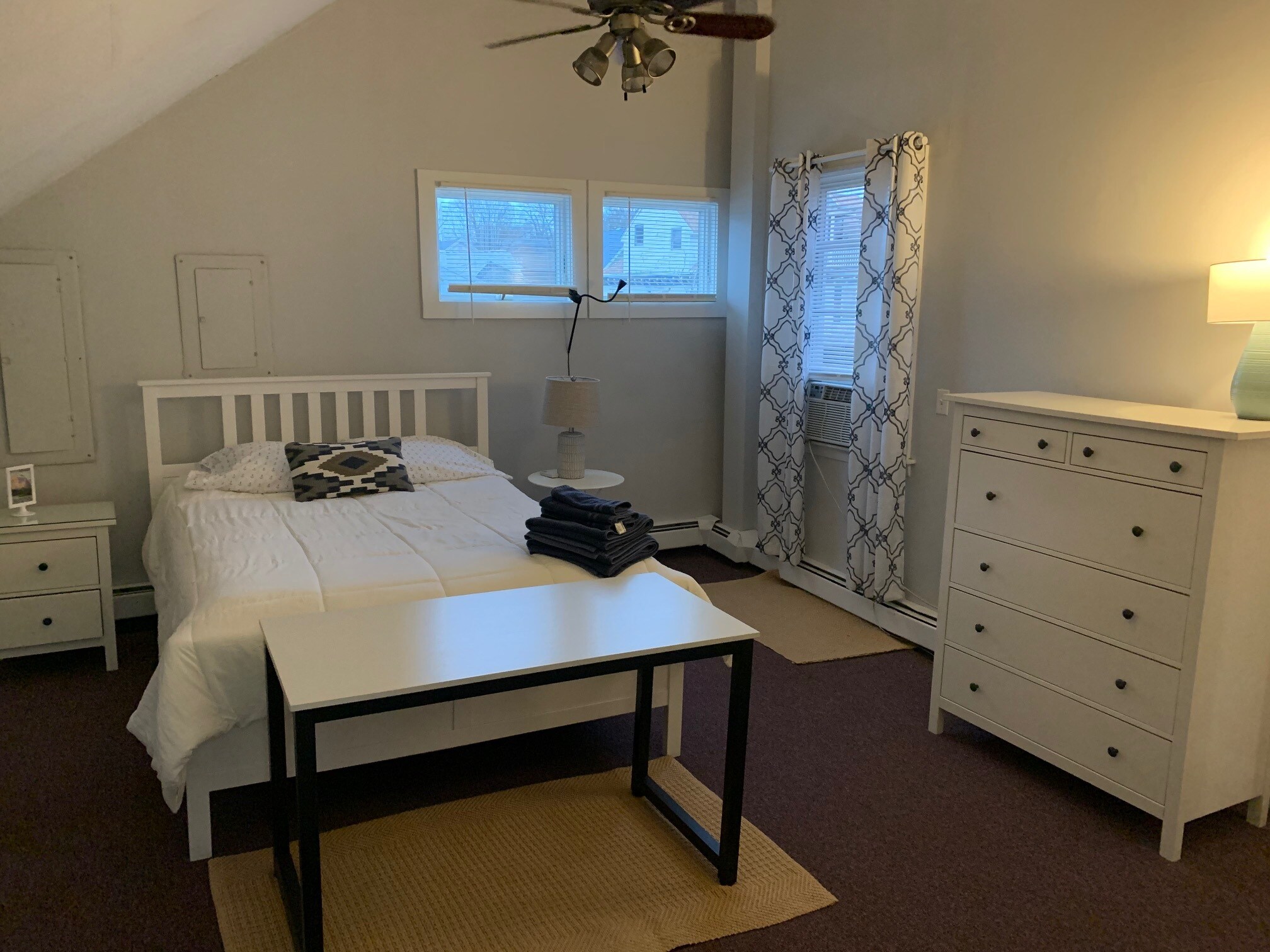 Building Photo - 378 Thames St