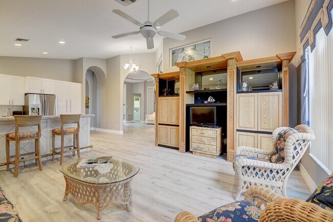 Building Photo - 11595 Pamplona Blvd