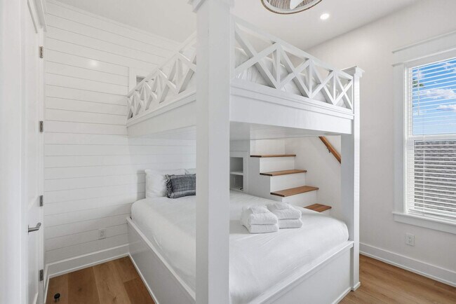 Building Photo - 304 Palm Beach Dr