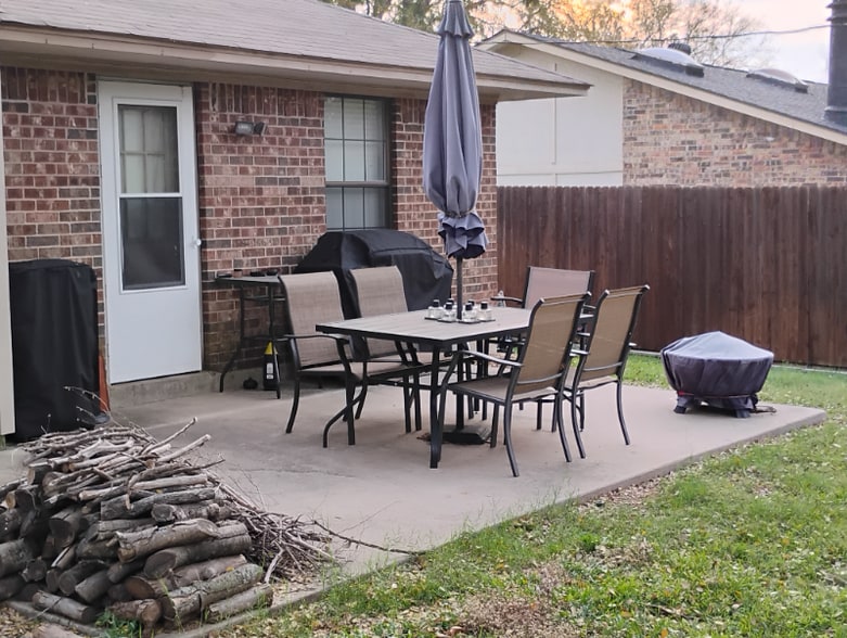 Building Photo - 2202 Laurel St