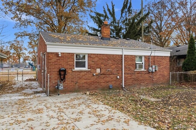 Building Photo - 25118 Lehigh St