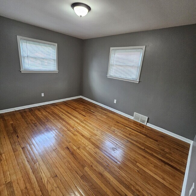 Building Photo - 3 Bedroom Updated Brick Ranch w/ 2 Car Attached Garage, Basement, Kitchen w/ All Stainless-Steel ...