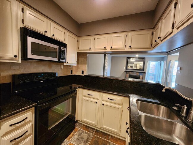 Building Photo - 1029 Wakefield Dr