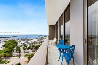 Building Photo - 2655 S Bayshore Dr
