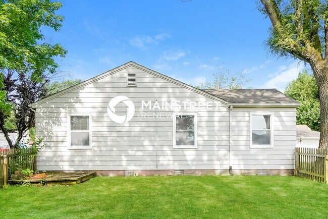 Building Photo - 3 Bedroom Pet-Friendly Home in PLAINFIELD, IN with Main Street Renewal