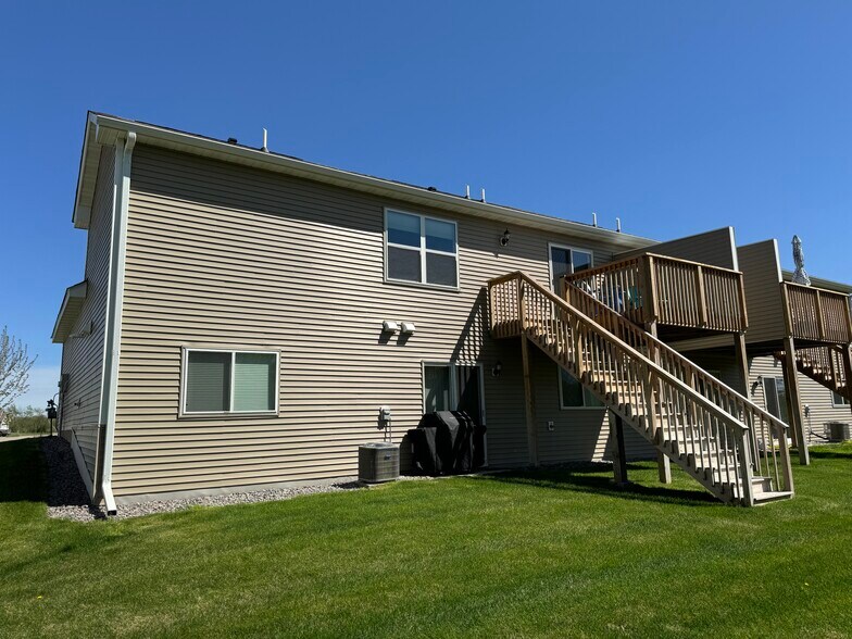 Building Photo - 1038 White Tail Ln