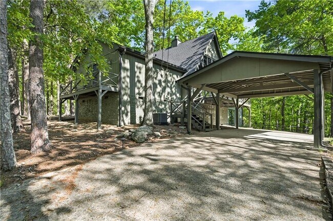 Building Photo - 114 Cherokee Dr S