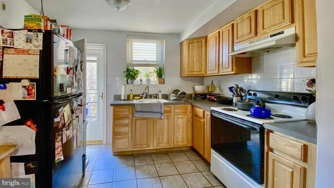 Building Photo - 4 W 1st Ave