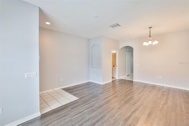 Building Photo - 12950 Kings Crossing Dr