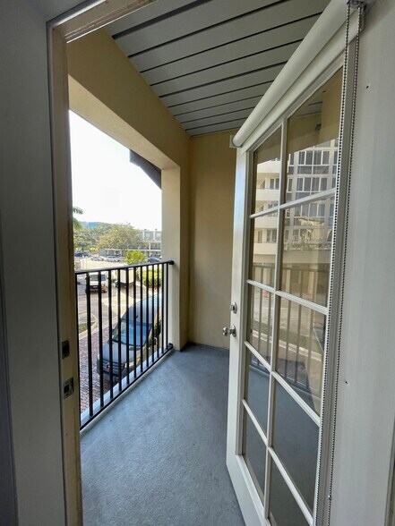 Building Photo - 200 4th Ave S