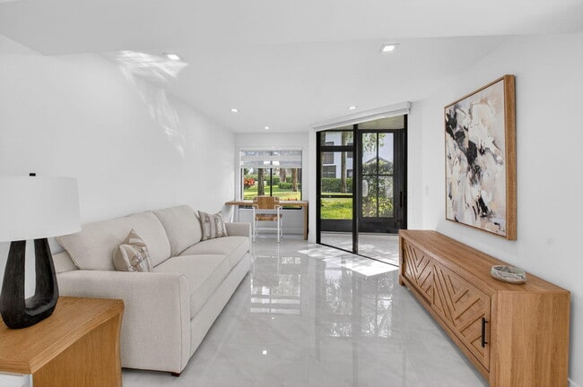 Building Photo - 15322 Strathearn Dr