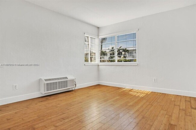 Building Photo - 7315 Carlyle Ave