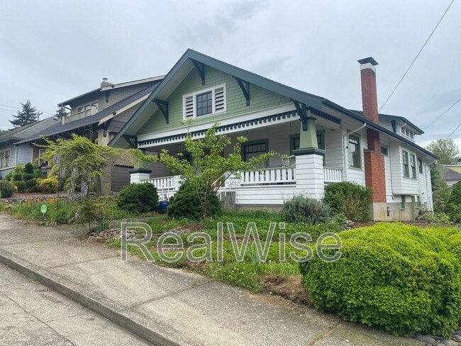 Building Photo - 837 SE Blakeley Ave