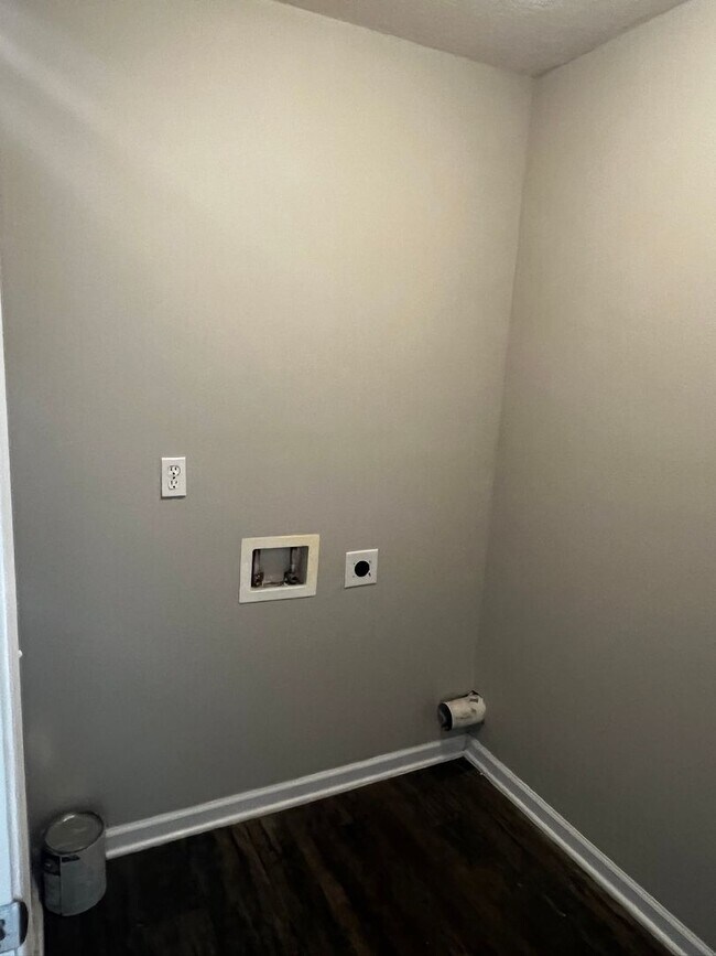 Building Photo - 5BR/3BA $2400 Monthly Rent AND One Month Free Rent!