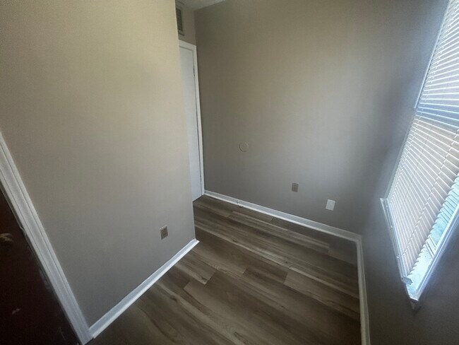 Building Photo - 276 Greenfield Dr