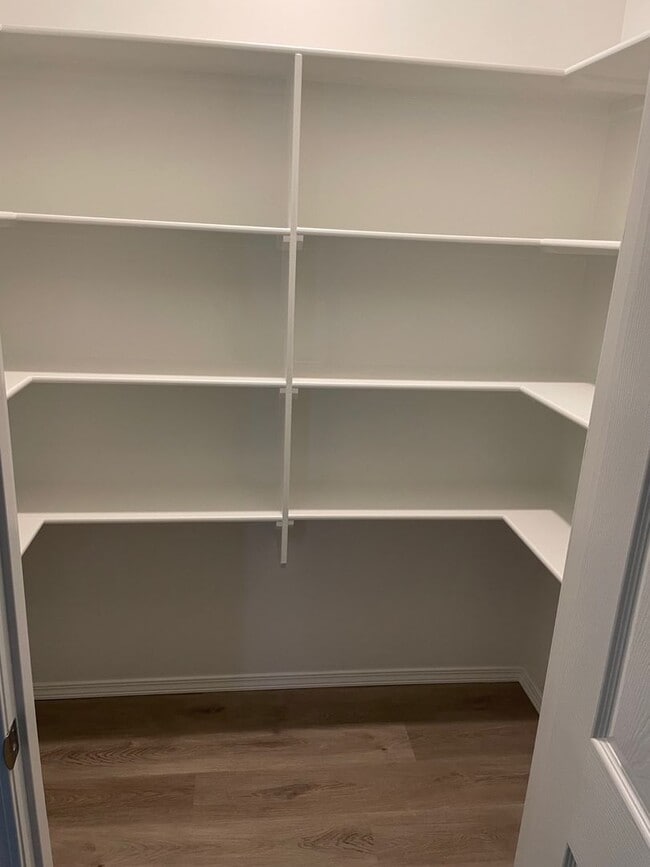 Building Photo - 409 Genesis Dr