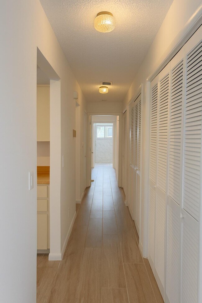 Building Photo - 125 S Palmway