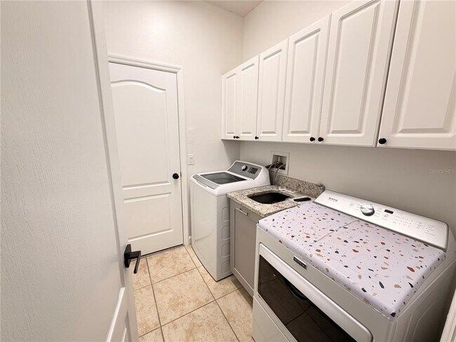 Building Photo - 2347 Crosston Cir