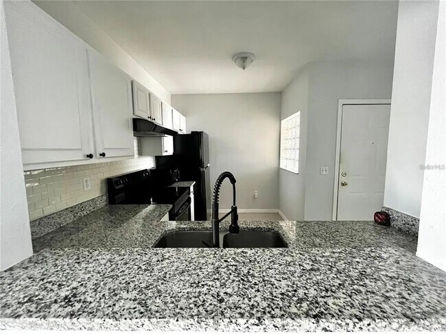 Building Photo - 6011 Skydale Way