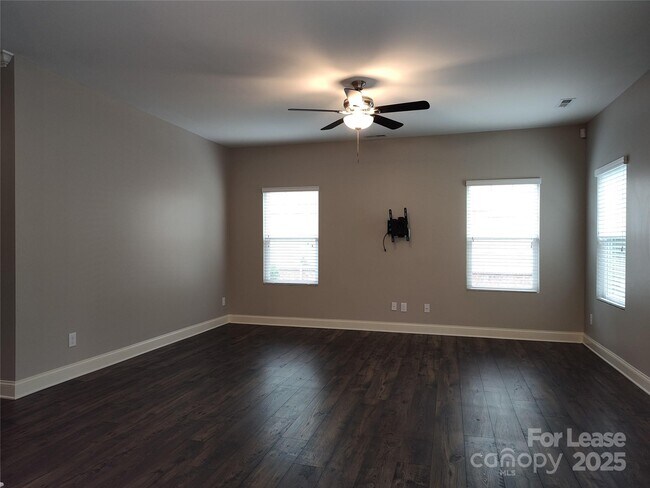 Building Photo - 9415 Segundo Ln