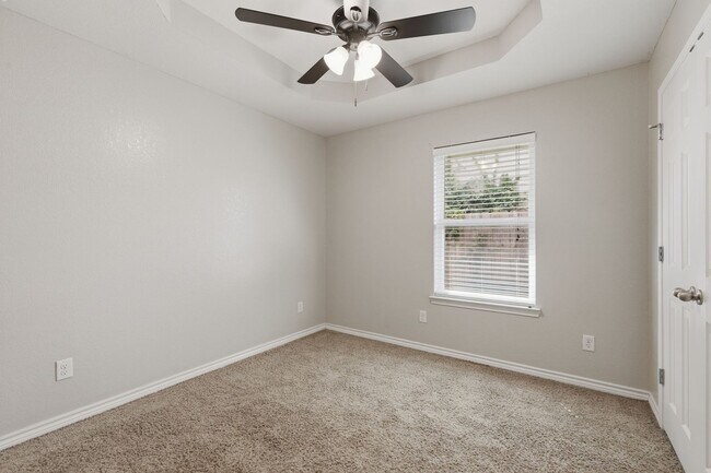 Building Photo - 2484 Horse Shoe Dr