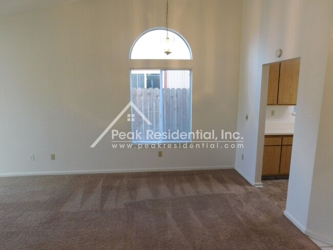 Building Photo - Spacious 3bd/2ba North Sacramento House with 2-Car Garage