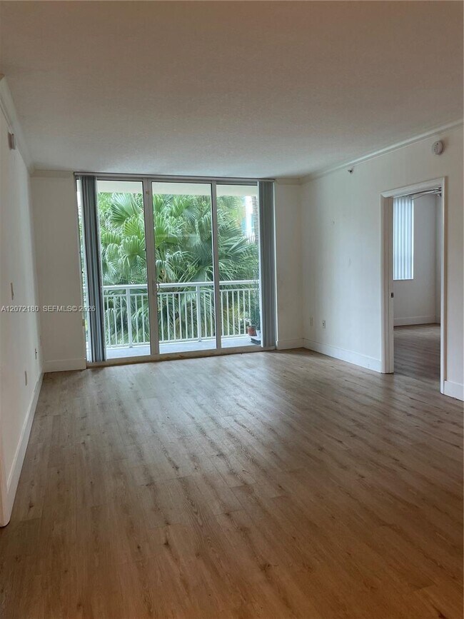 Building Photo - 2000 N Bayshore Dr