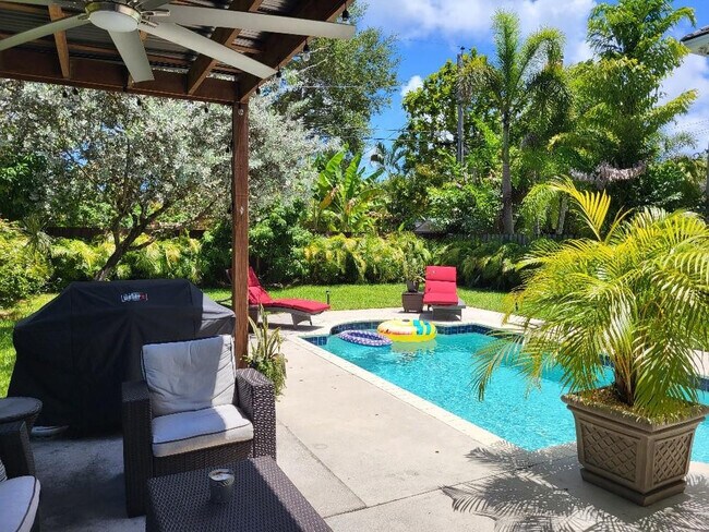 Building Photo - 1604 NE 17th Ave