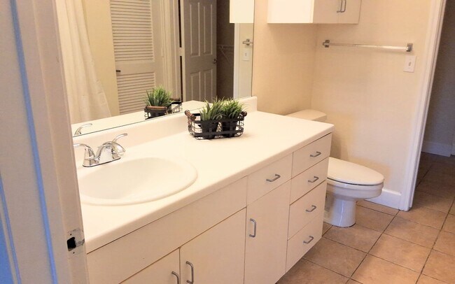 Building Photo - FOR RENT!!!  Beautiful Pool View Wood Floors Condo @ Park North Downtown Orlando!