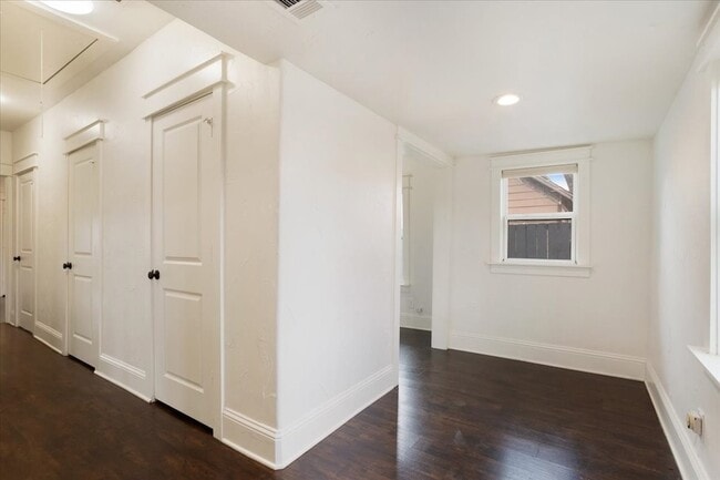 Building Photo - 805 W Owings St