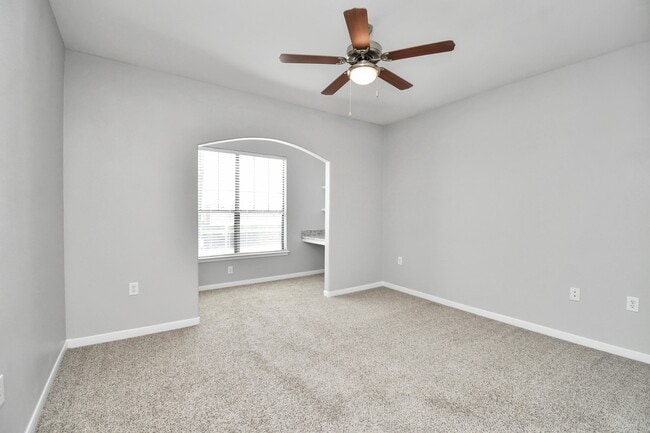 Building Photo - 6777 Sommerall Dr